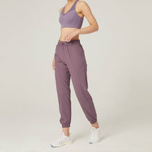 Load image into Gallery viewer, Quick dry spring/summer 2023 running the jogger women running the gym shorts has two side pockets sweatpants Fold show thin
