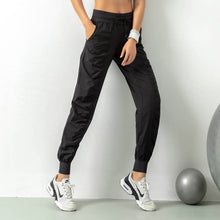 Load image into Gallery viewer, Quick dry spring/summer 2023 running the jogger women running the gym shorts has two side pockets sweatpants Fold show thin
